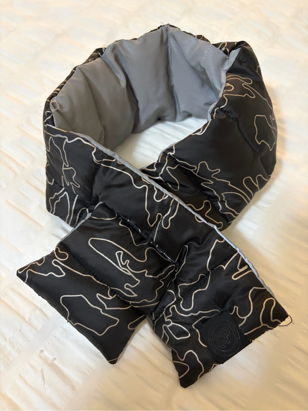 Canada Pooch Reversible Puffer Dog Scarf Snood M/M Black Grey